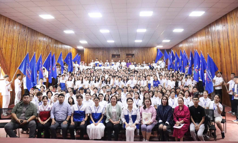 🇲🇳 “Монголын Хүүхдийн Зөвлөл – Үндэсний Майхант Цугларалт 2025” Орхон аймгийн Янзага зусланд амжилттай зохион байгуулагдаж өндөрлөлөө! 🎉
👧👦 Монгол Улсын 20 аймаг, Улаанбаатар хотын 9 дүүргээс:
📌 263 хүүхэд
🧑‍🏫 30 мэргэжилтэн, зохион байгуулагч
👥 Нийт 320 орчим оролцогч
…4 шөнө 5 өдрийн турш 🏞️ байгальд ойр, урам зориг дүүрэн орчинд нэгдэн цугларлаа!
🎨 Хүүхдүүд маань Монгол орны өнцөг булан бүрээс хүрэлцэн ирж, хөгжилтэй хөтөлбөрүүдэд оролцож:
🎤 дуулж, 💃 бүжиглэж, 📚 хөгжиж, 👯 нөхөрлөж, 🫶 дурсамж дүүрэн мөчүүдийг өнгөрүүлсэн гайхалтай чуулган, арга хэмжээ боллоо.
🎉Тус чуулганд Говь-Алтай аймгаас Хүүхдийн зөвлөлийн 9 гишүүн, 1 мэргэжилтний хамт оролцлоо. 
💯 "Хүүхэд-Хайр-Ирээдүй" уриан дор зохион байгуулагдсан энэ зуны хамгийн том арга хэмжээнд  Говь-Алтай аймгийн Хүүхдийн зөвлөлийн  хүүхэд, багачуудыг маань оролцох боломжийг олгож дэмжлэг үзүүлсэн Хүүхдийн төлөө зөвлөлийн тэргүүн, аймгийн Засаг дарга Г.Чинбат болон Хан алтай рекурс ХХК-д гүн талархал илэрхийлье!
🌟 Цаашдын ажилд тань  өндөрөөс өндөр амжилтыг хүсэн ерөөе.