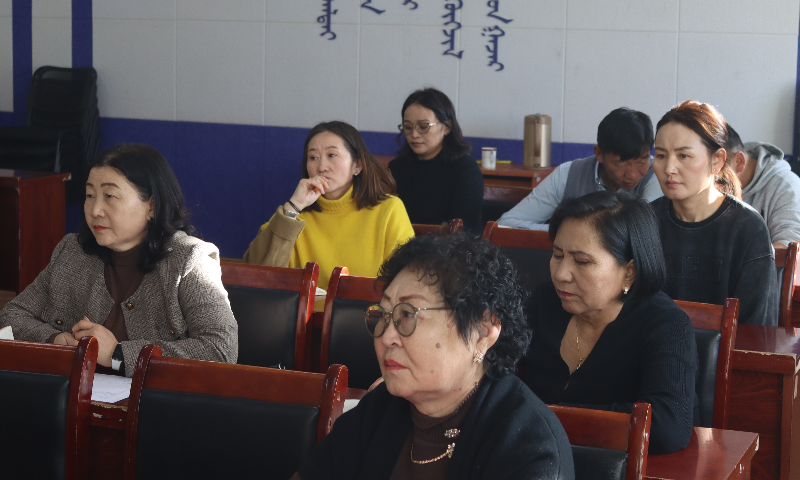 Тус уулзалтаар хүүхэд, гэр бүлийн хөгжил, хамгааллын чиглэлээр тулгамдаж буй асуудлуудыг хэлэлцэж, 2026 онд хийгдэх  төлөвлөгөөт ажлуудыг хэрэгжүүлэхээр ярилцлаа. Мөн хүүхэд хамгааллын чиглэлээр магадлан итгэмжлэгдсэн “Нар хүссэн яргуй” ТББ-ын гишүүд Хүүхэд, гэр бүлийн хөгжил, хамгааллын газрын албан хаагчидтай уулзалт зохион байгуулж, 2025 онд хийж хэрэгжүүлсэн ажлын тайланг танилцууллаа.